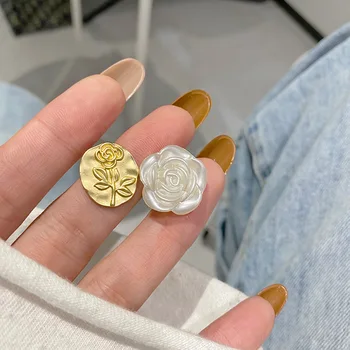 Nova Moda de Camélia Brincos Geométricos assimetria coração de ouro, Cor de flor brincos Coreia do Sul nova moda das mulheres brincos