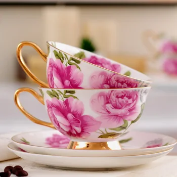 Natal Osso China Xícara de Café Conjuntos de Flores Coloridas de Cerâmica, Copos de Chá e Pires Escritório Britânico de Xícara de Porcelana Bom Presente